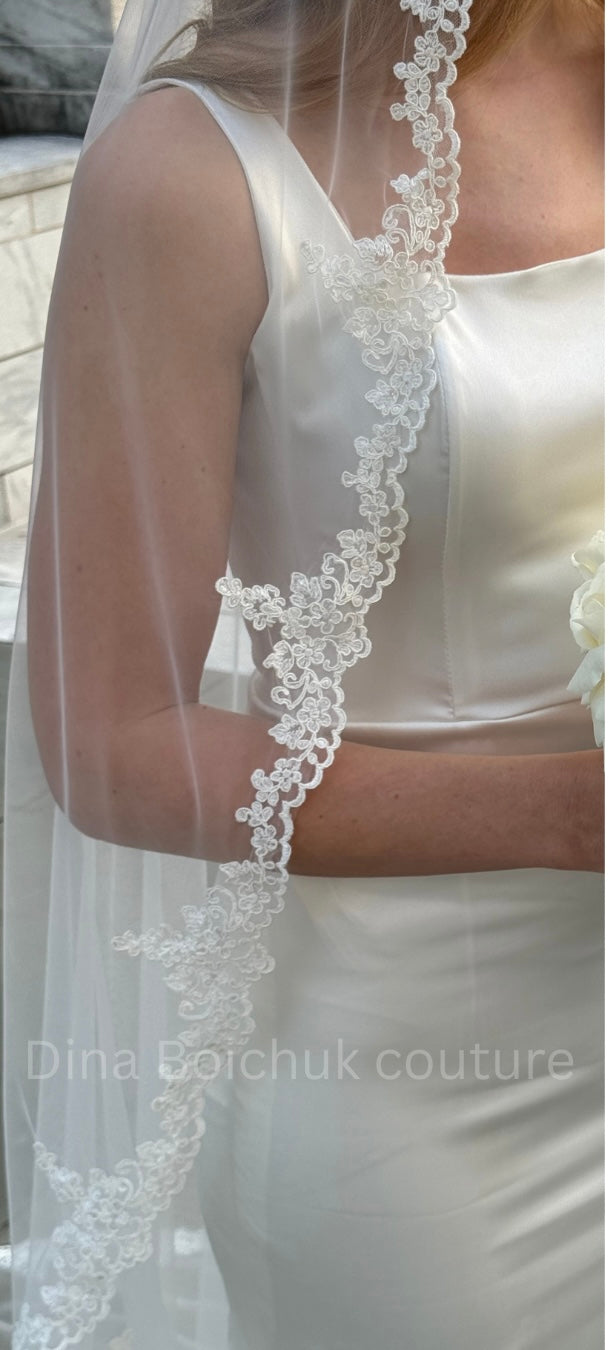 Delicate Floral Lace Veil